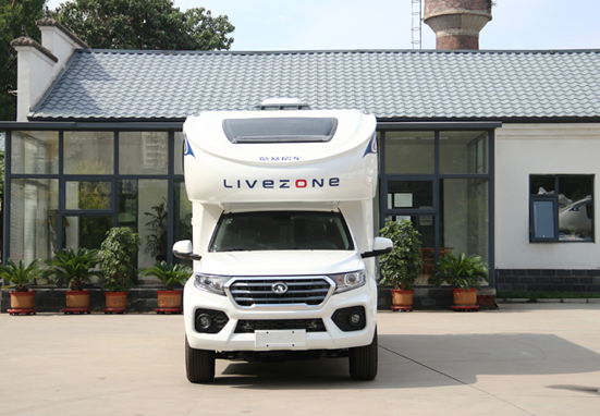 這款六座房車，還是四驅房車