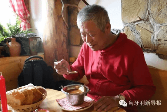 68歲老人張志武再駕覽眾C4房車(chē)環(huán)歐洲