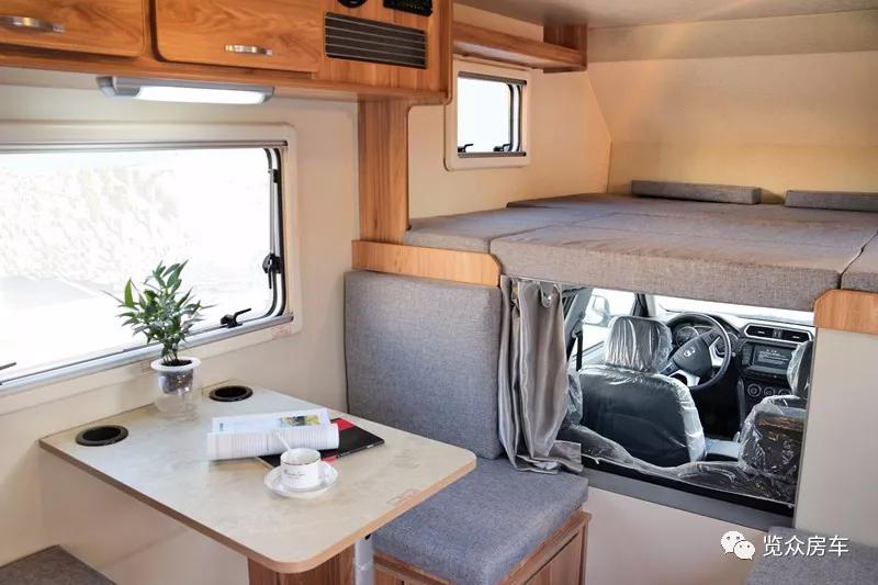 外觀大氣，空間十足的房車(chē)
