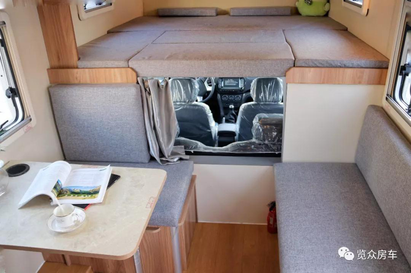 外觀大氣，空間十足的房車(chē)