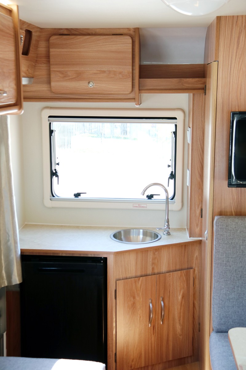 四驅(qū)、兩張超大床人床的房車，看這款