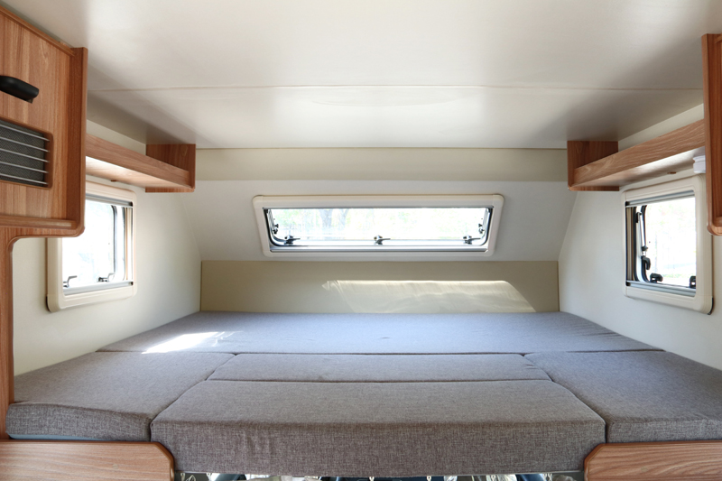 四驅(qū)、兩張超大床人床的房車，看這款