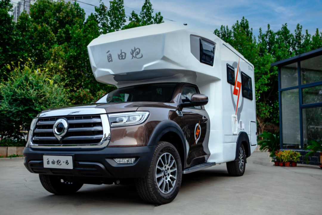 為自由著色！紅、白、藍(lán)、棕，你選哪一種？